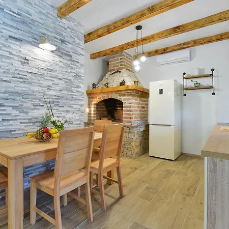 Family-friendly With Swimming Pool - 18098 * 扎达尔
