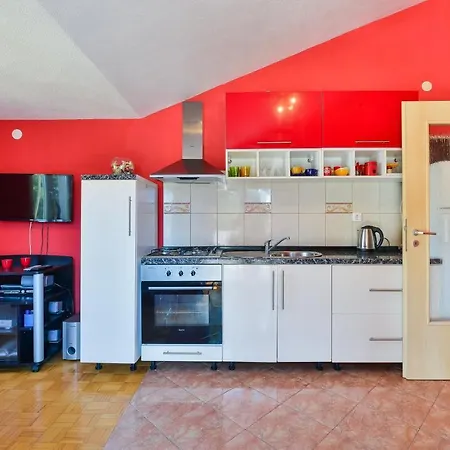 Apartment Family Friendly With A Swimming Pool - 18098 Zadar