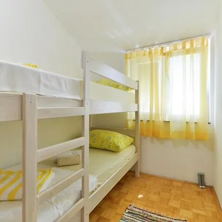 Family-friendly With Swimming Pool - 18098 Zadar