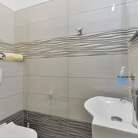 Family Friendly With A Swimming Pool - 18098 Zadar
