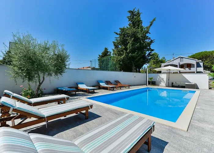 Family-friendly With Swimming Pool - 18098 Апартаменты Задар