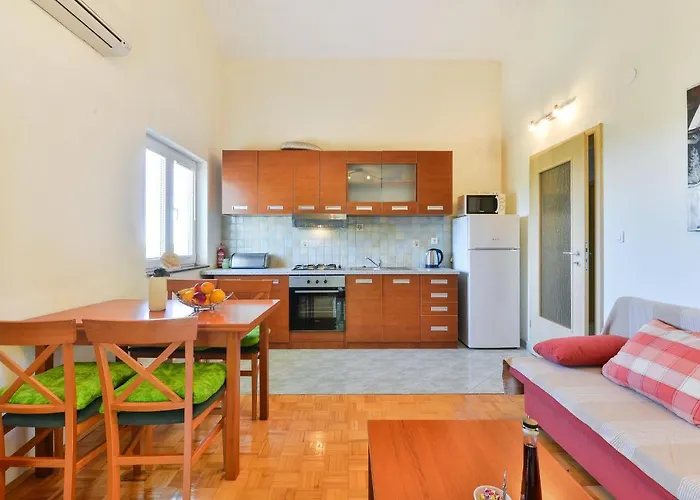 Family-friendly With Swimming Pool - 18098
