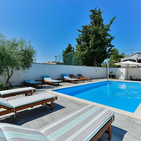 Family-friendly With Swimming Pool - 18098 Apartment Zadar