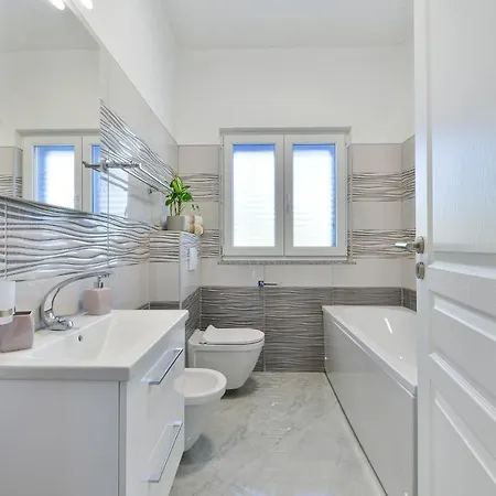 Apartment Family-friendly With Swimming Pool - 18098