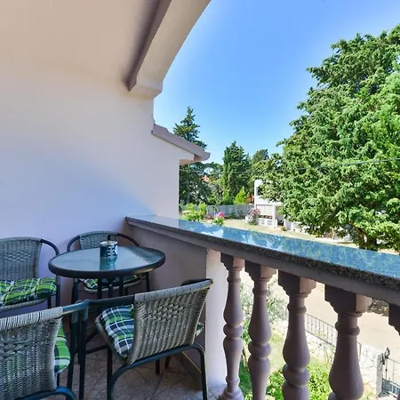 Family-friendly With Swimming Pool - 18098 Apartment