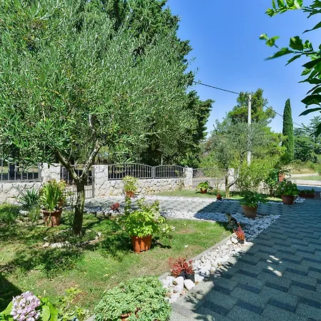 Family-friendly With Swimming Pool - 18098 * Zara