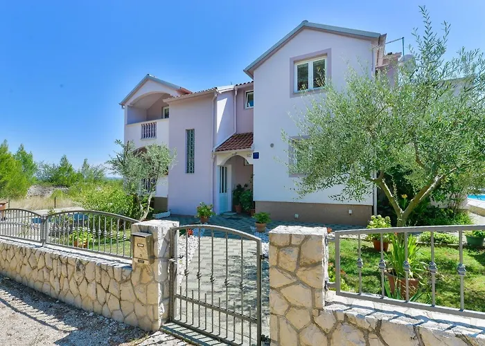 Family-friendly With Swimming Pool - 18098 Lägenhet *