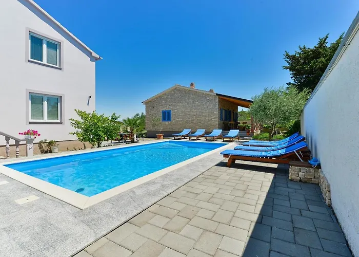 Apartament Family-friendly With Swimming Pool - 18098 *