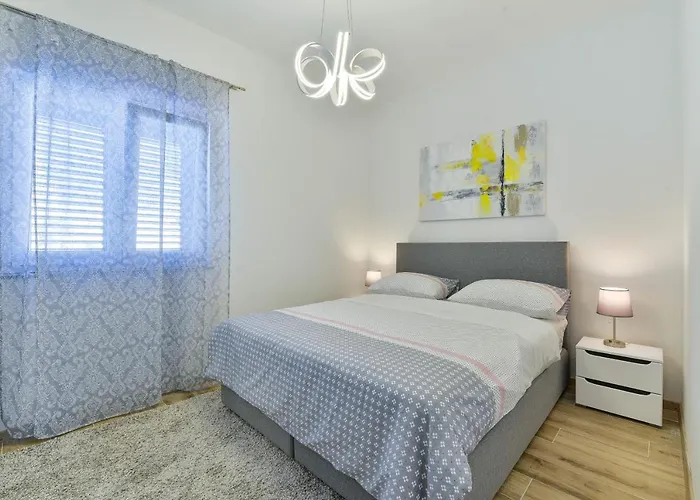 Family-friendly With Swimming Pool - 18098 Lägenhet