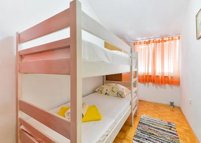 Family-friendly With Swimming Pool - 18098 Lägenhet