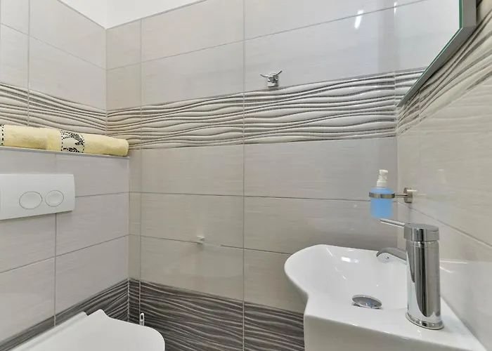 Family-friendly With Swimming Pool - 18098 זאדאר