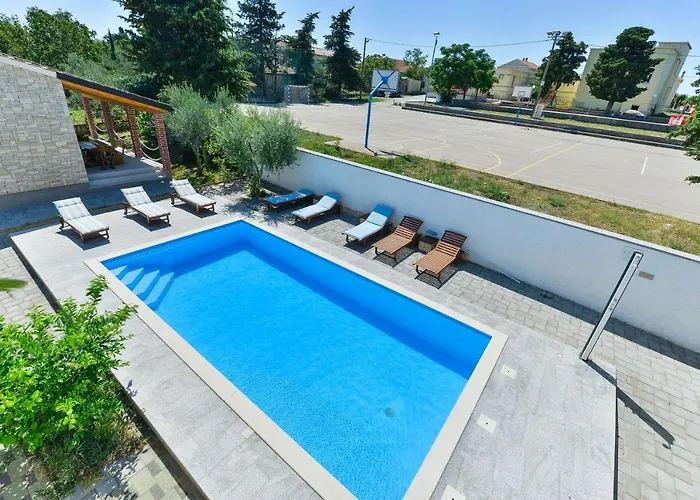 Lägenhet Family-friendly With Swimming Pool - 18098