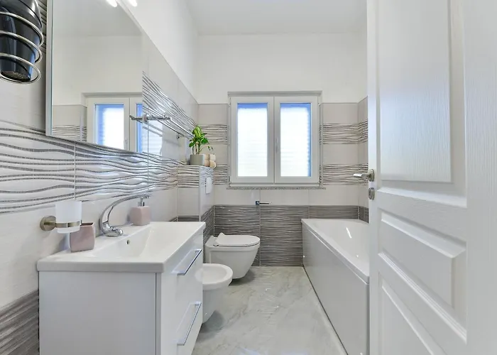 Lägenhet Family-friendly With Swimming Pool - 18098